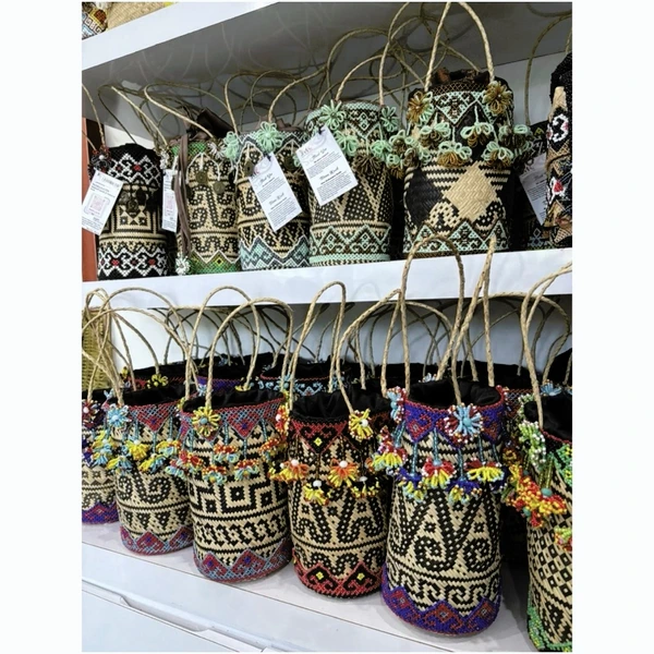 Tas Anjanika