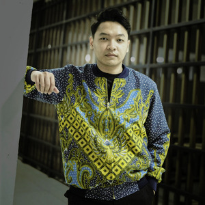 Jaket Bomber Batik Tulis Unisex Motif Beras Tumpah