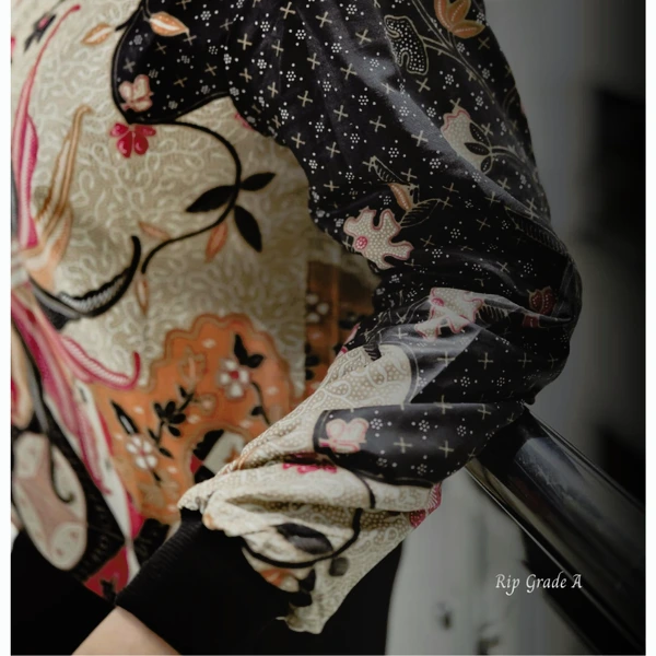 Jaket Bomber Batik Unisex Motif Namira