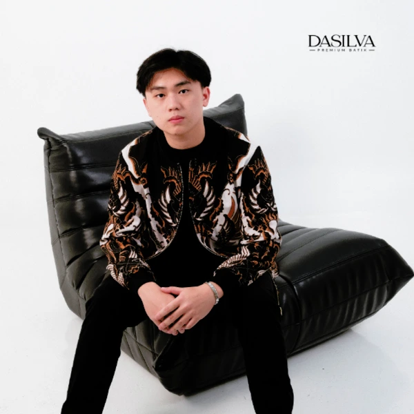 Jaket Bomber Batik Unisex Motif Mahkota Raja