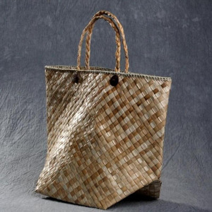 Tas anyaman pandan