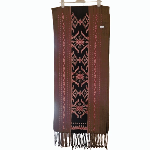 Selendang Tenun Ikat Maumere – Motif Nagalalang (Pewarna Alam)