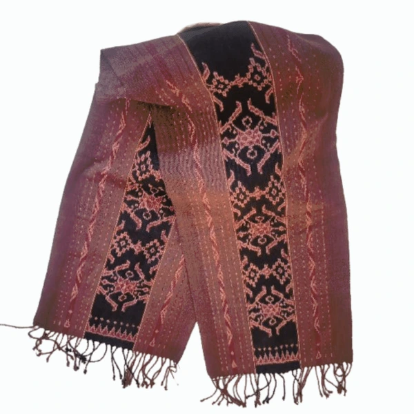Selendang Tenun Ikat Maumere – Motif Nagalalang (Pewarna Alam)