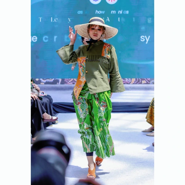 Rasyida Alam - Blus Satvi