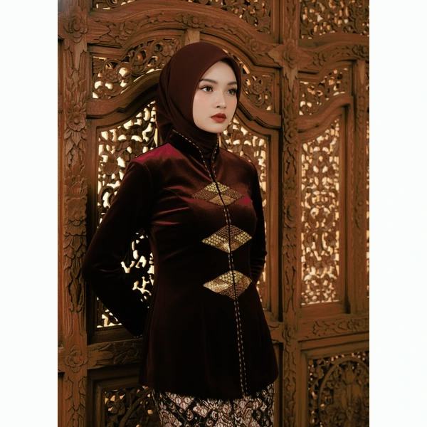 Rasyida Alam - Kebaya Klasik