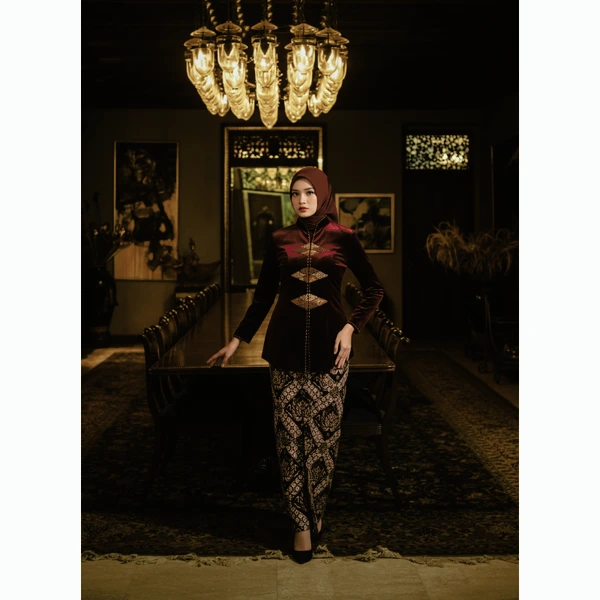 Rasyida Alam - Kebaya Klasik