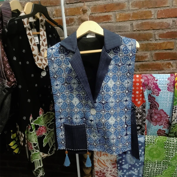 Cantili Vest Batik Indigo Warna Alam Wanita | Outer Batik Tanpa Lengan Motif Elegan