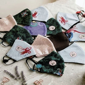 Masker kain bolak balik hijab friendly
