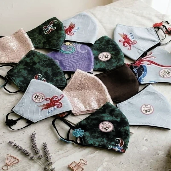Masker kain bolak balik hijab friendly