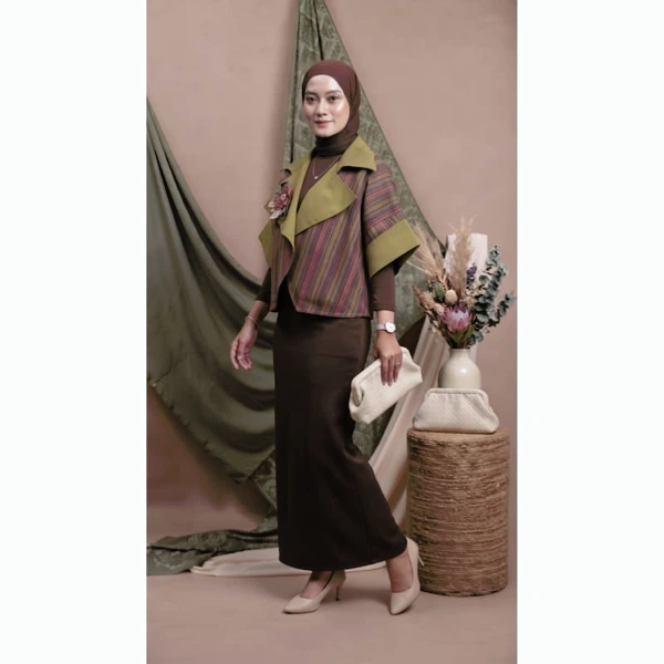 Rasyida Alam - Outer Sakara Lurik