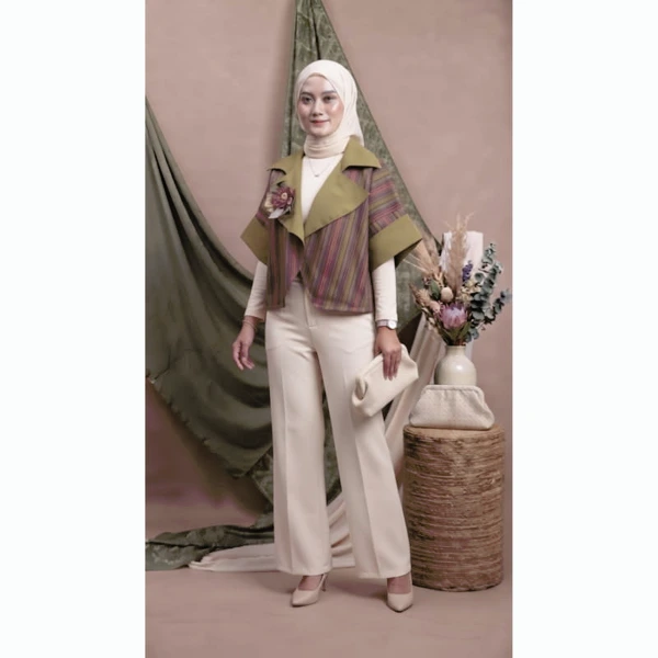Rasyida Alam - Outer Sakara Lurik