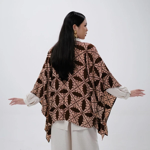 Outer Wanita (Motif Candi Bentar)