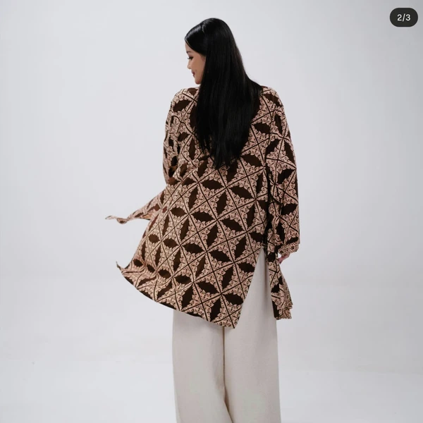 Outer Wanita ( Motif Candi Bentar)