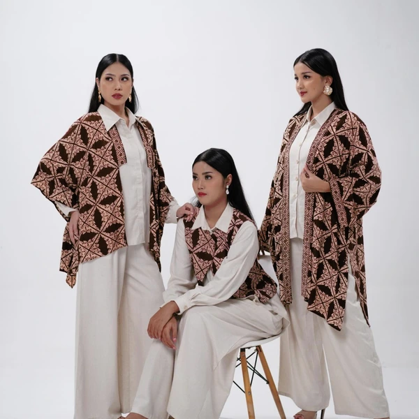 Outer Wanita ( Motif Candi Bentar)