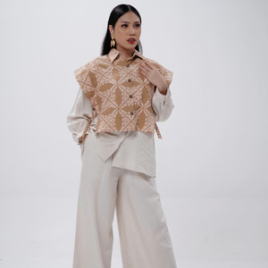 Vest Wanita ( Motif Candi Bentar)