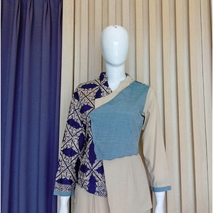 Atasan Wanita ( Motif Candi Bentar)