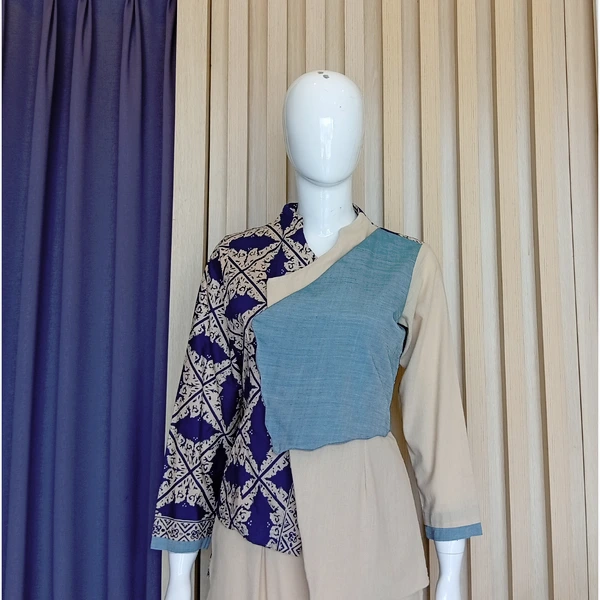 Atasan Wanita ( Motif Candi Bentar)