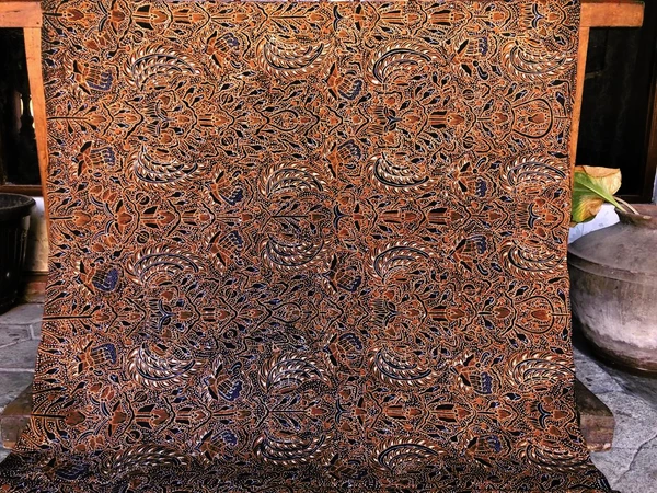Kain Batik Motif Sido Asih Latar Kembang Pacar