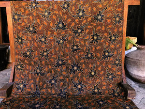 Kain Batik Motif Irian Latar Kembang Pacar