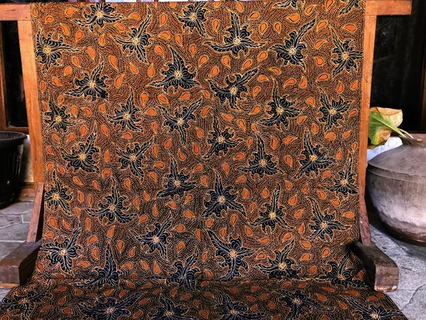 Kain Batik Motif Irian Latar Kembang Pacar