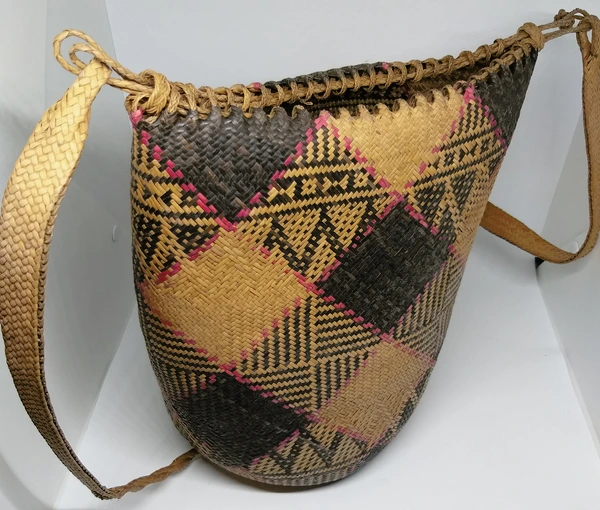 Tas Anjat Tua