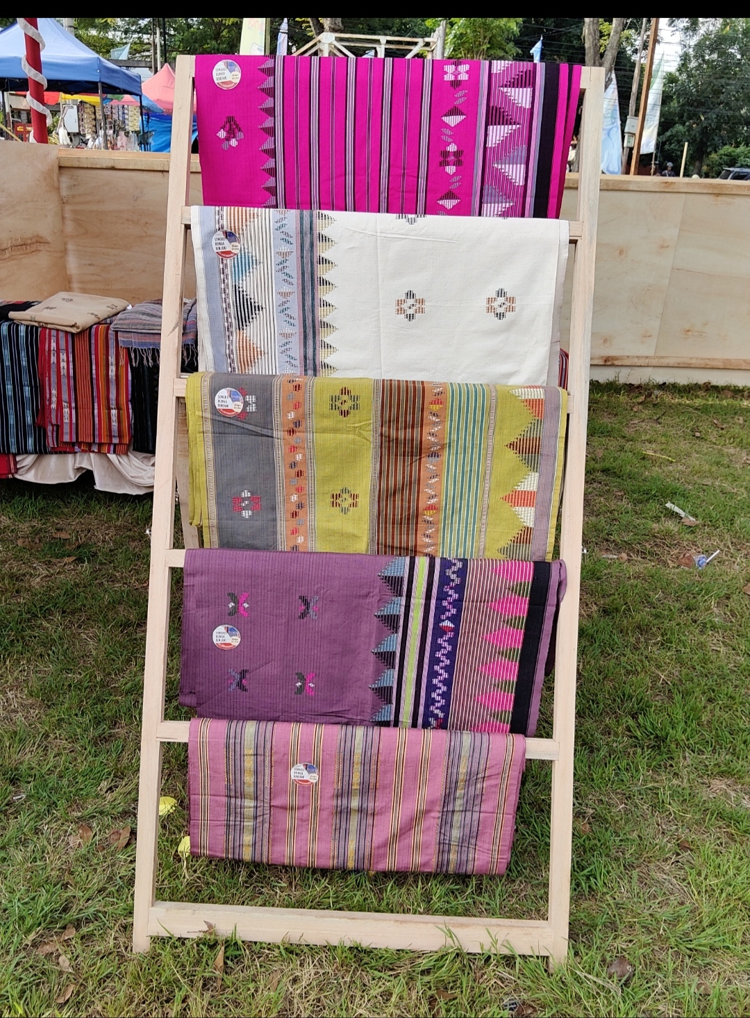 Songket bunga rinjani